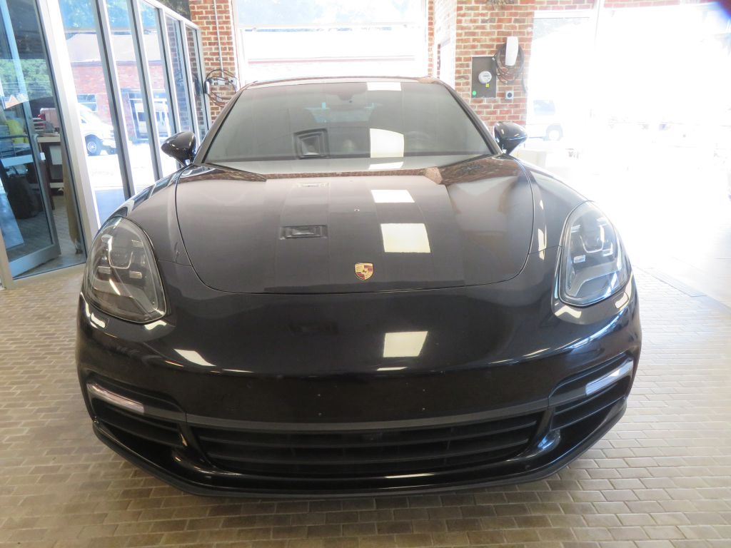 Photo 2 of this PORSCHE PANAMERA