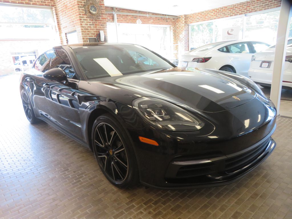 Photo 3 of this PORSCHE PANAMERA