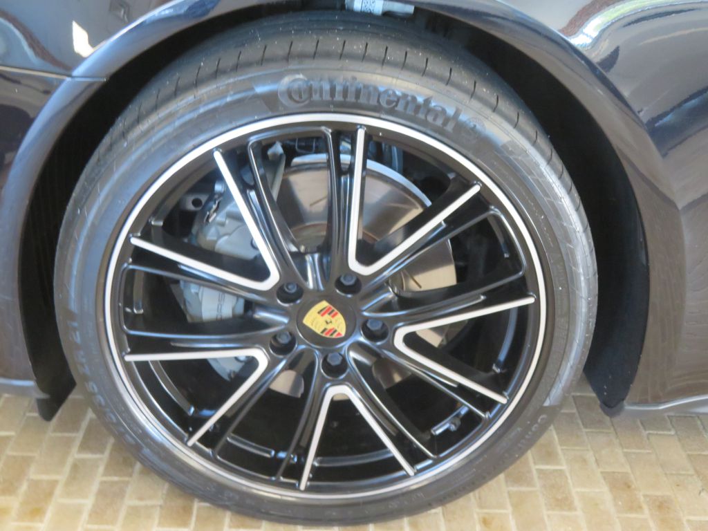 Photo 7 of this PORSCHE PANAMERA