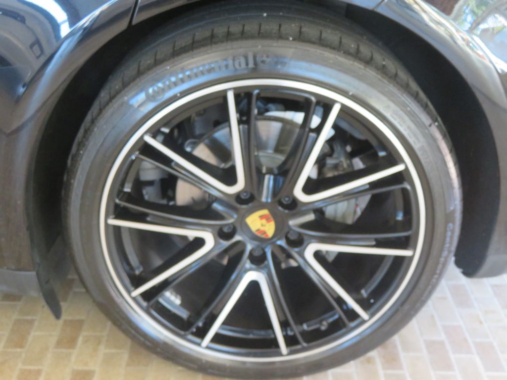 Photo 8 of this PORSCHE PANAMERA
