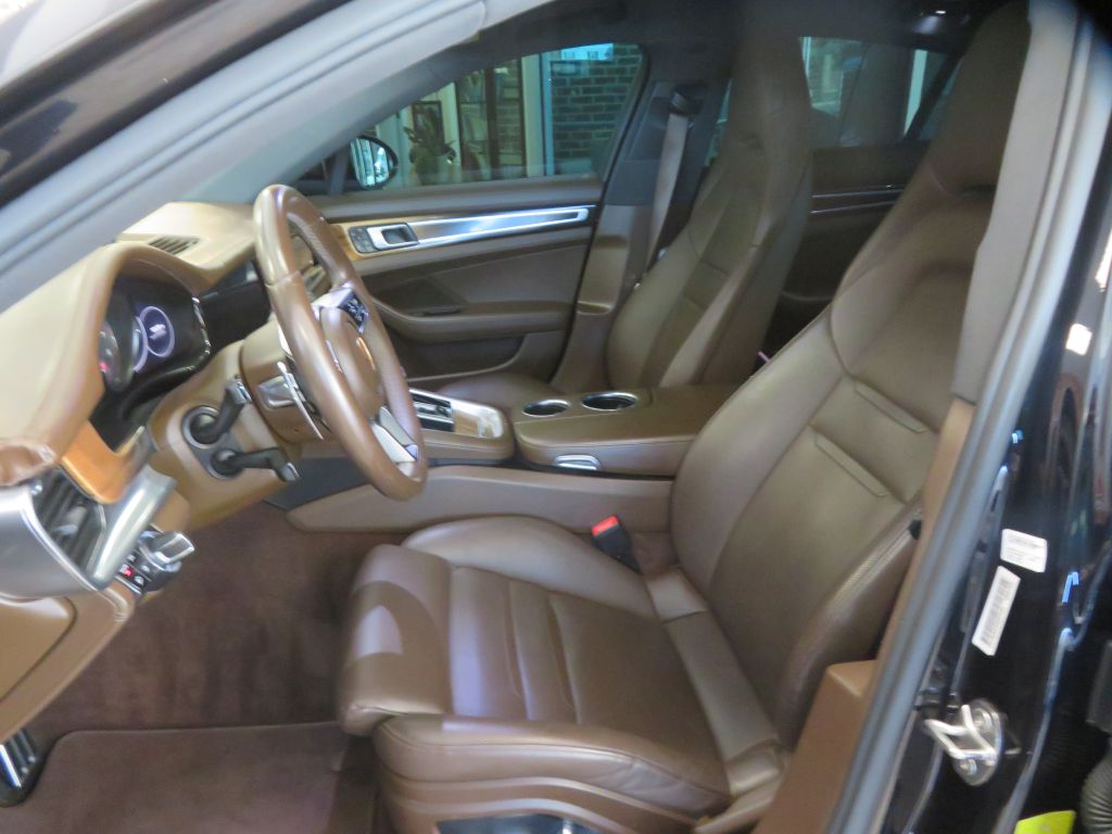 Photo 15 of this PORSCHE PANAMERA