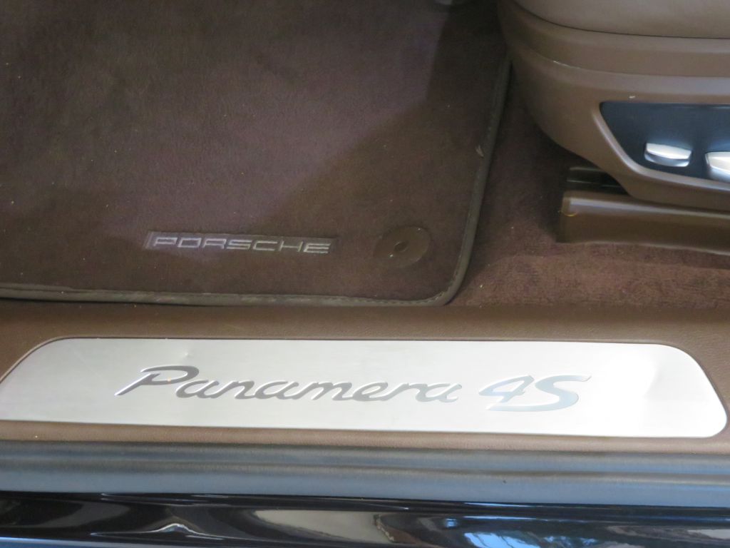 Photo 17 of this PORSCHE PANAMERA