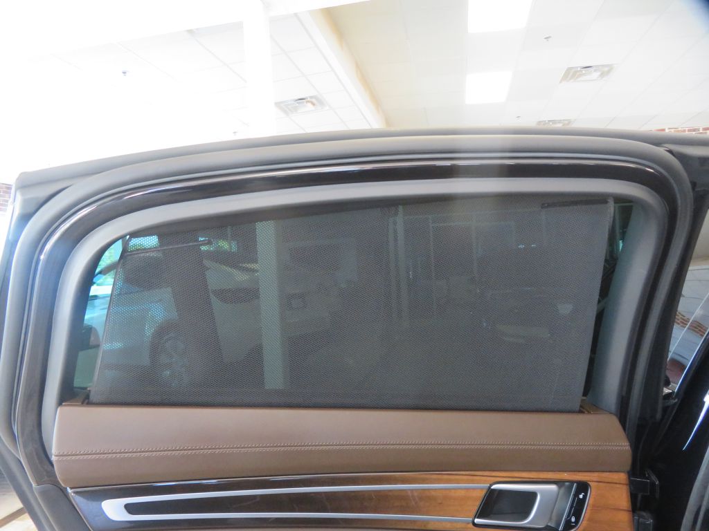 Photo 20 of this PORSCHE PANAMERA