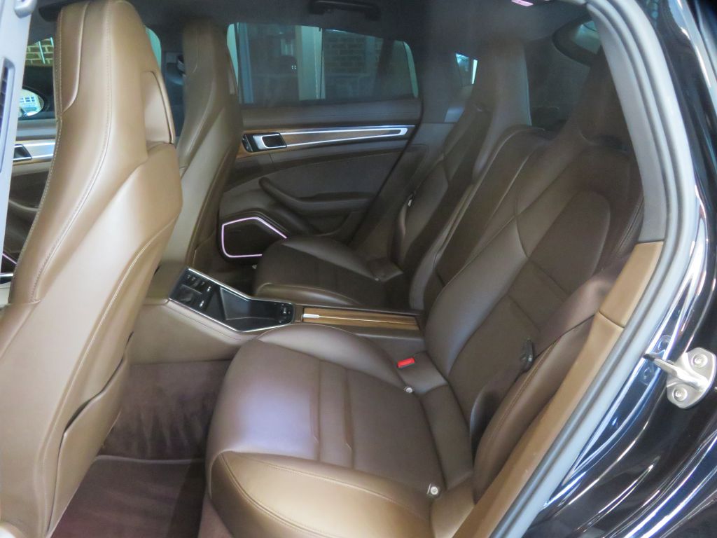 Photo 21 of this PORSCHE PANAMERA