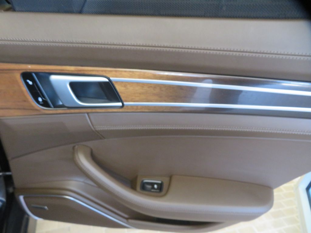 Photo 23 of this PORSCHE PANAMERA