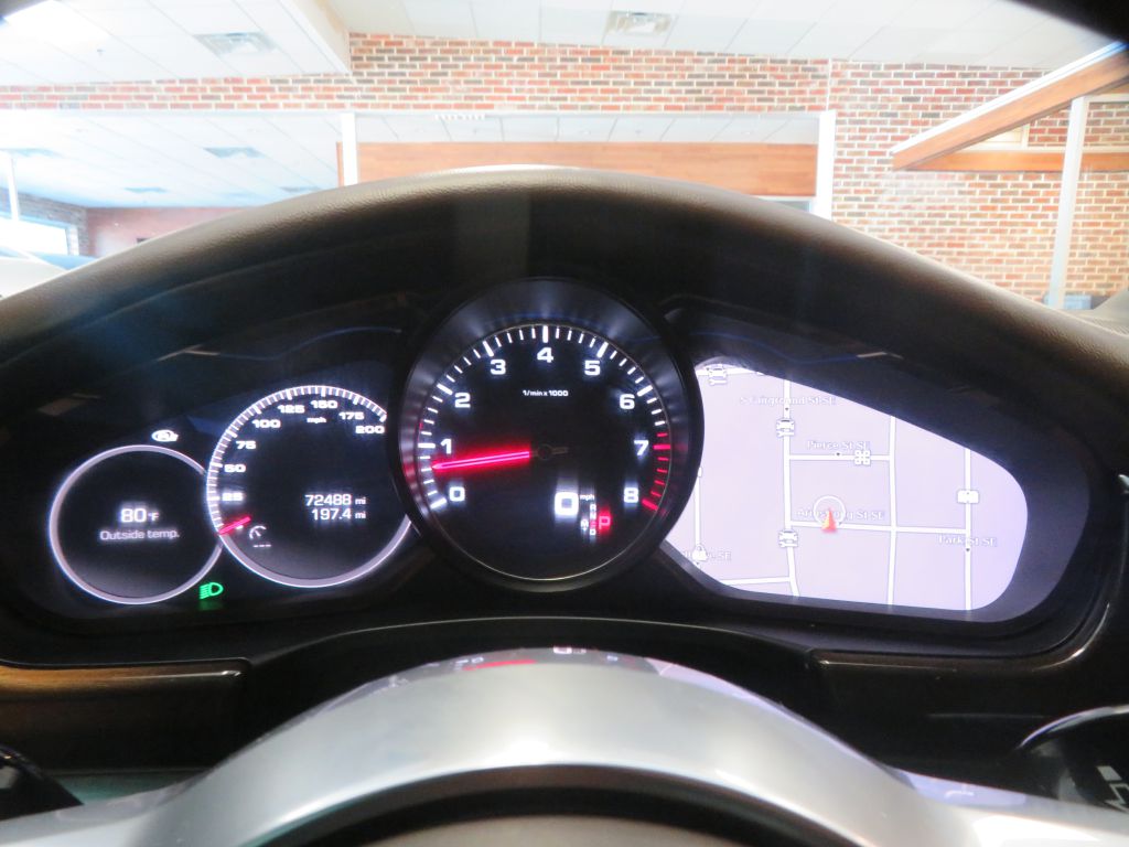 Photo 33 of this PORSCHE PANAMERA