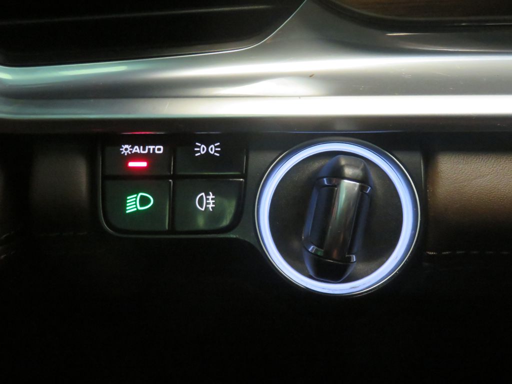 Photo 38 of this PORSCHE PANAMERA