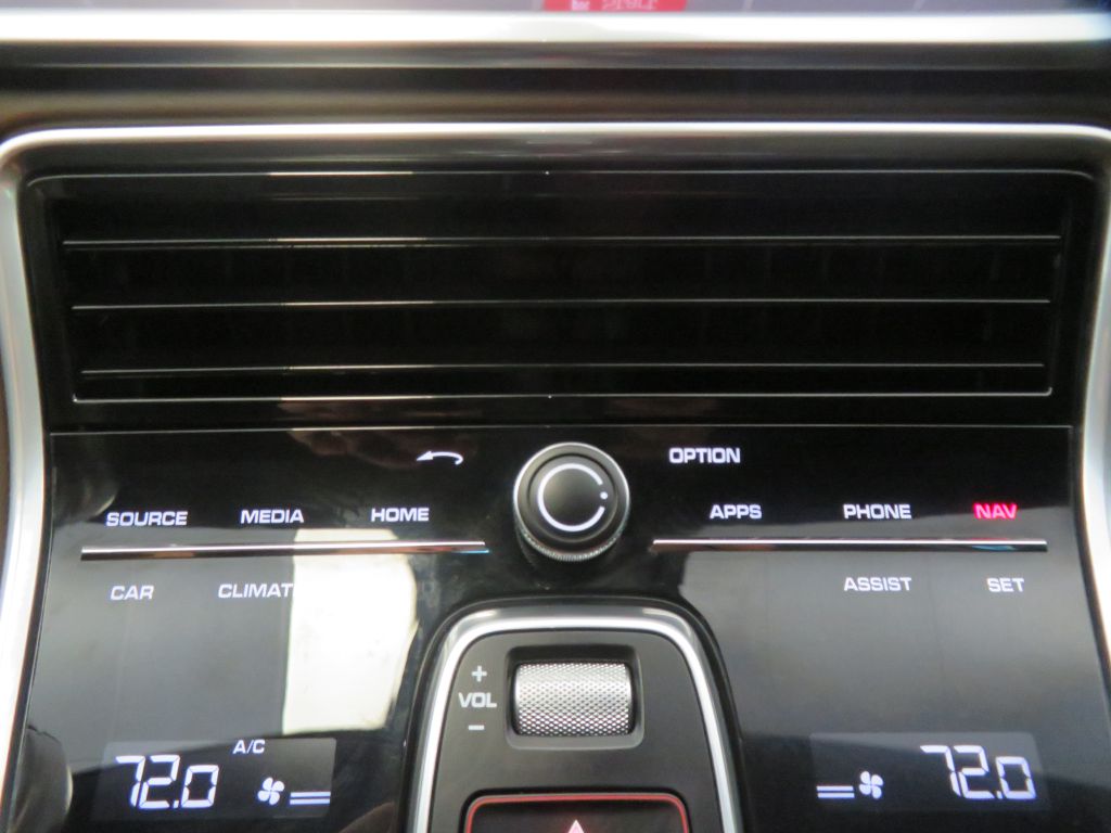 Photo 42 of this PORSCHE PANAMERA