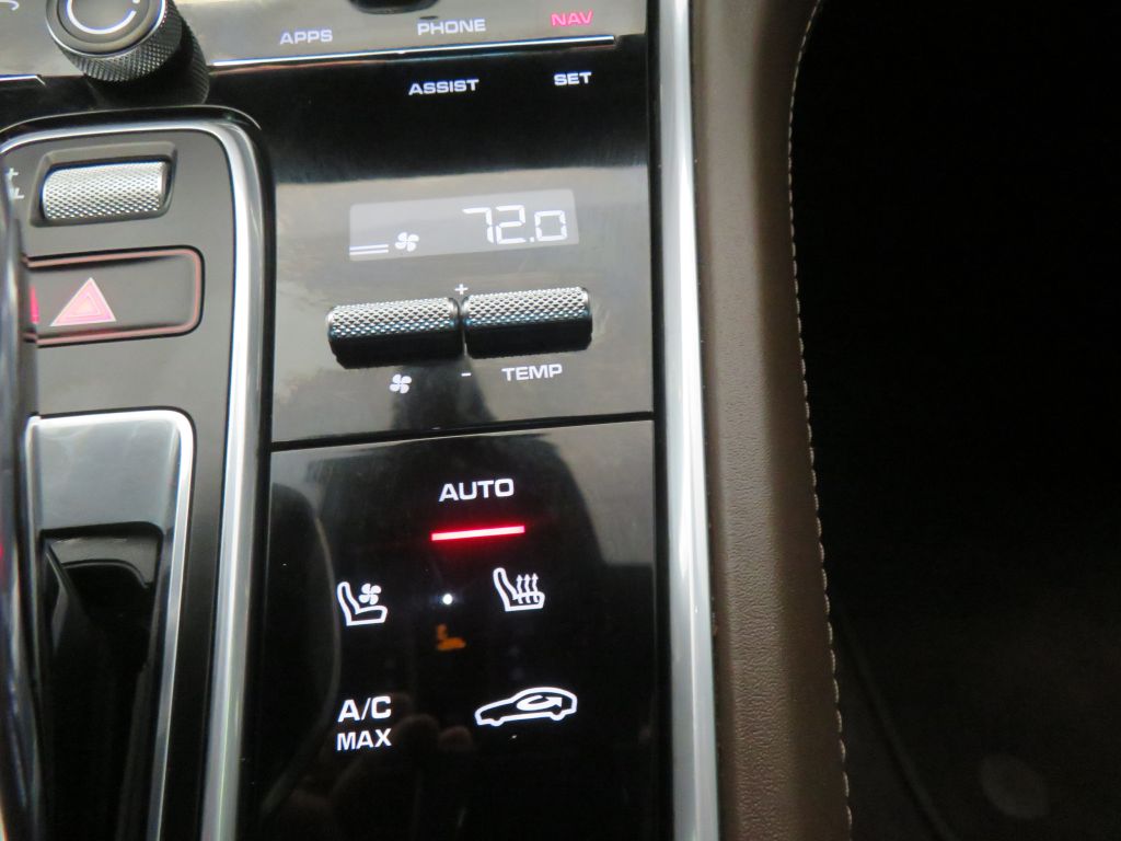 Photo 44 of this PORSCHE PANAMERA