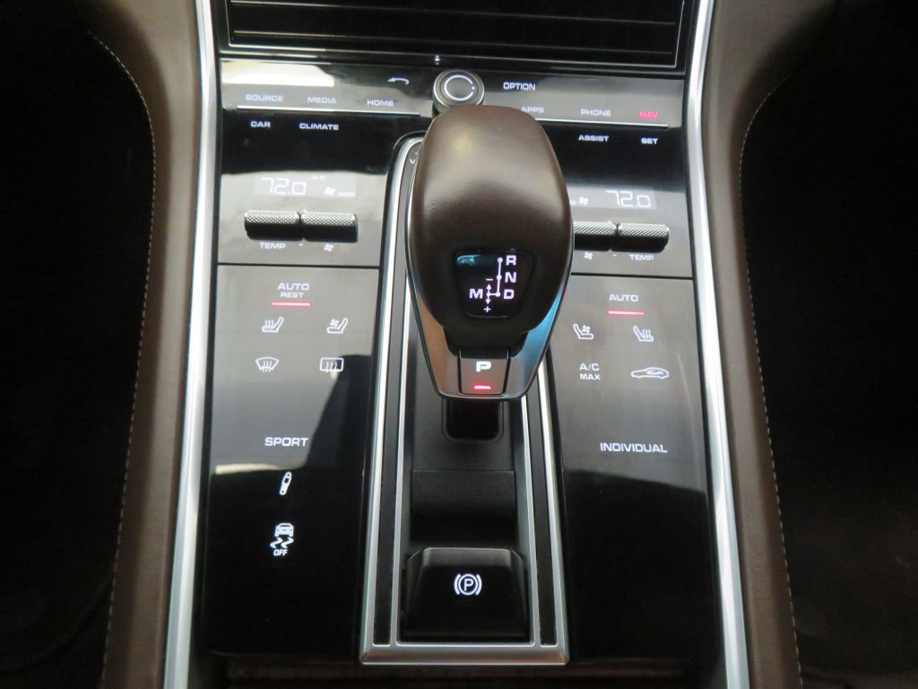 Photo 45 of this PORSCHE PANAMERA