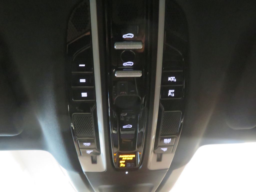 Photo 47 of this PORSCHE PANAMERA