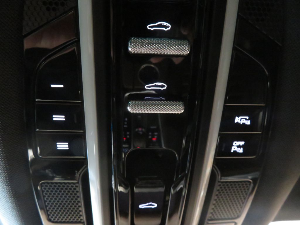 Photo 49 of this PORSCHE PANAMERA