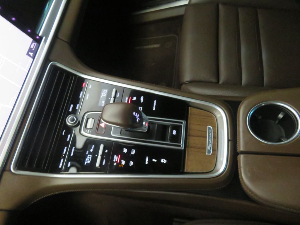 Photo 50 of this PORSCHE PANAMERA