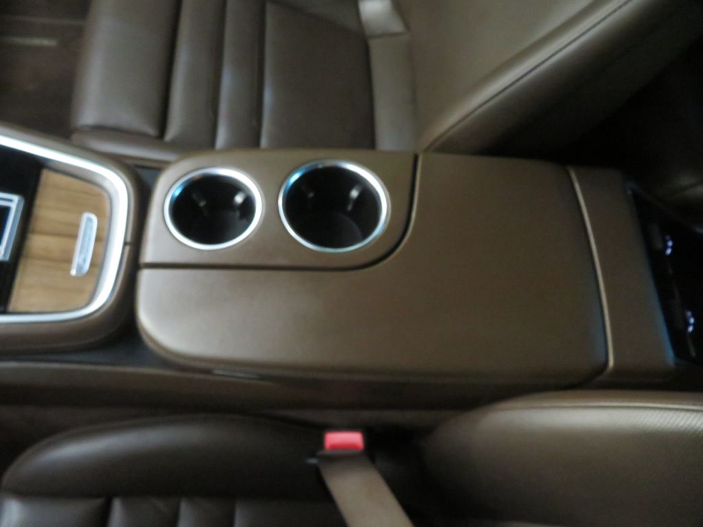 Photo 51 of this PORSCHE PANAMERA