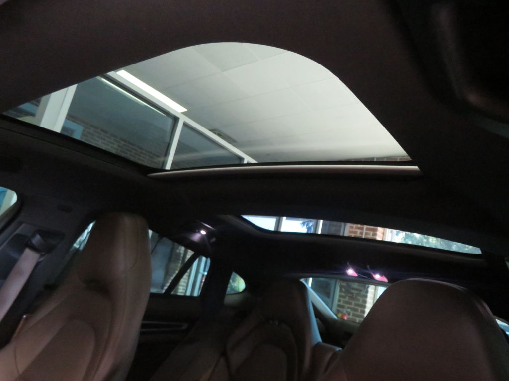 Photo 53 of this PORSCHE PANAMERA