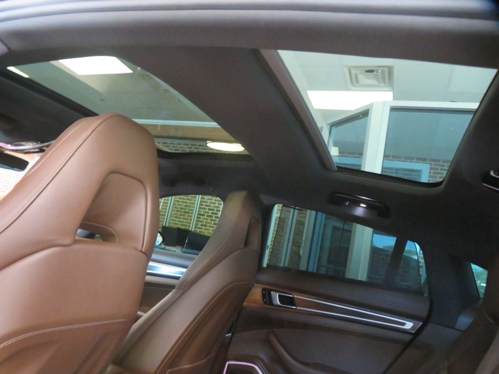 Photo 55 of this PORSCHE PANAMERA