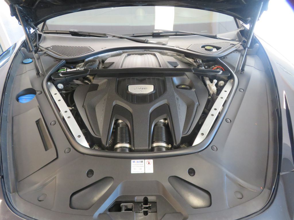 Photo 58 of this PORSCHE PANAMERA