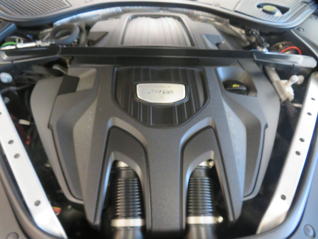 Photo 59 of this PORSCHE PANAMERA