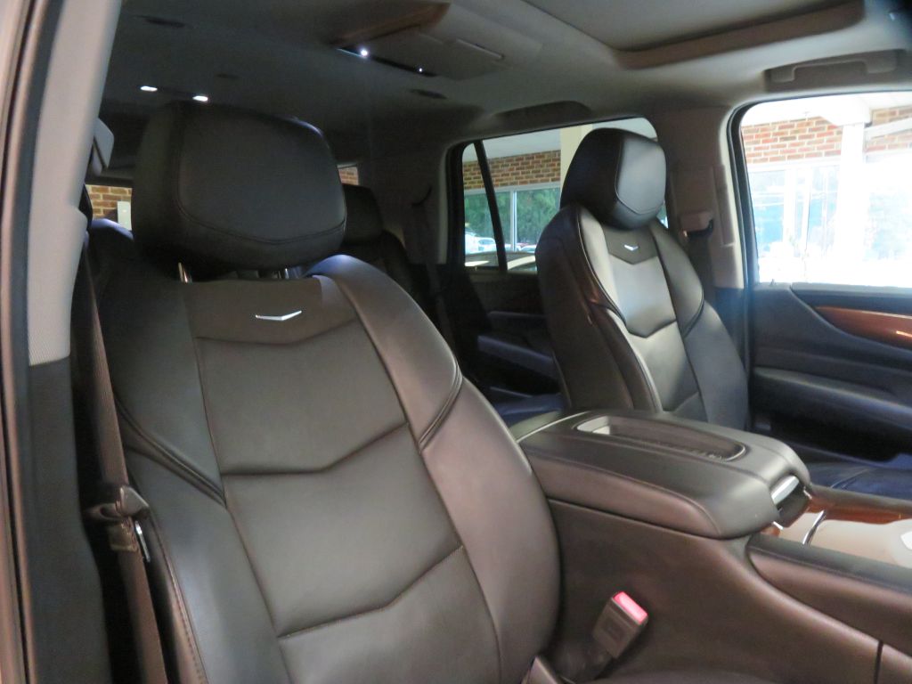 Photo 32 of this CADILLAC ESCALADE