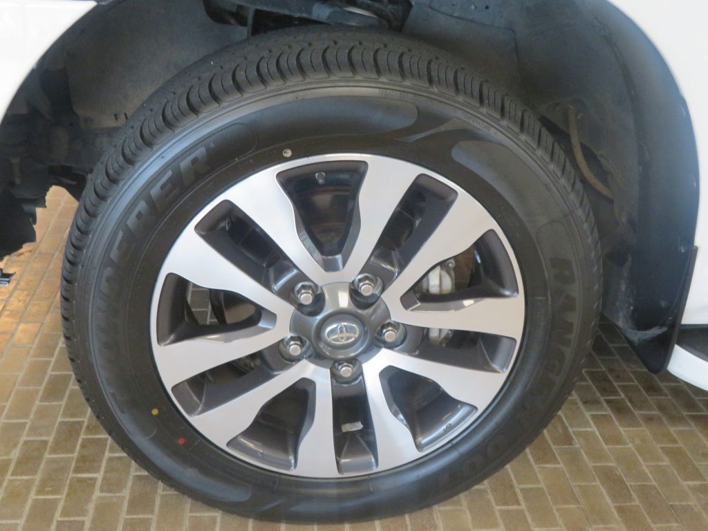 Photo 7 of this TOYOTA SEQUOIA