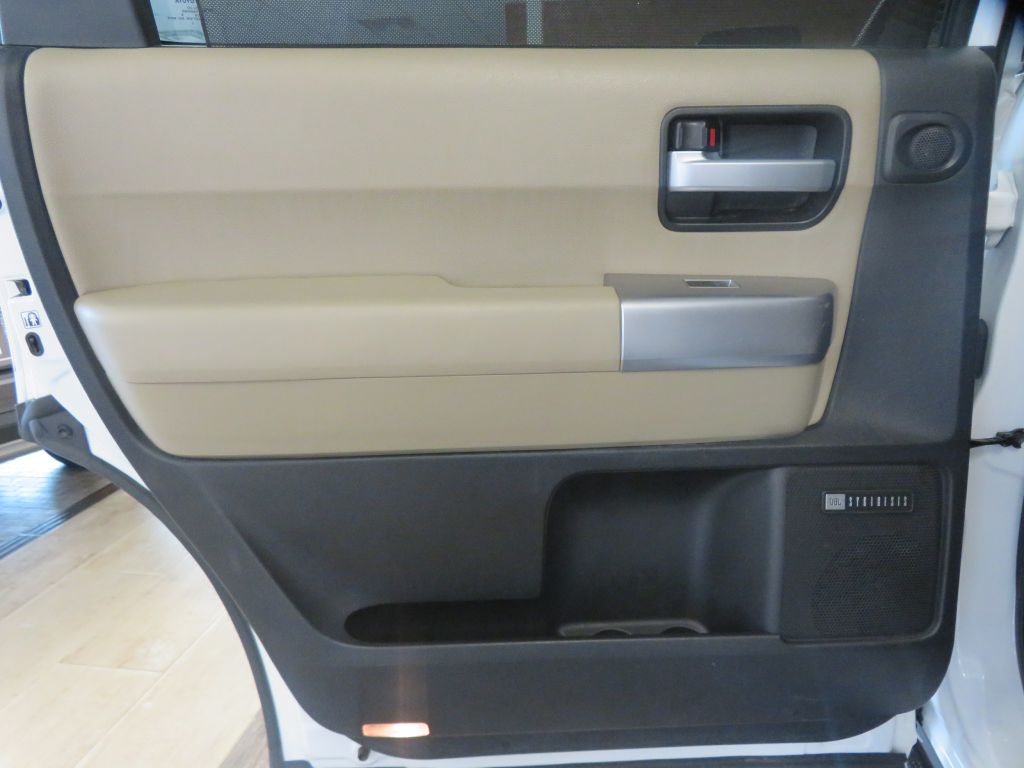 Photo 17 of this TOYOTA SEQUOIA