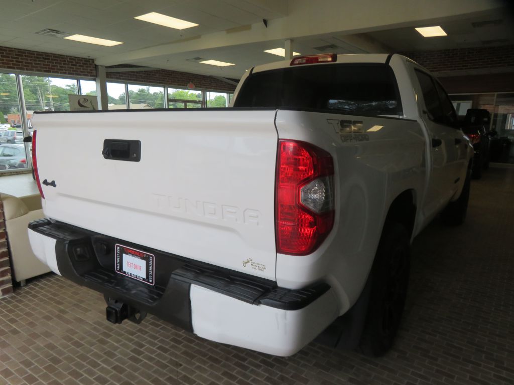 Photo 4 of this TOYOTA TUNDRA