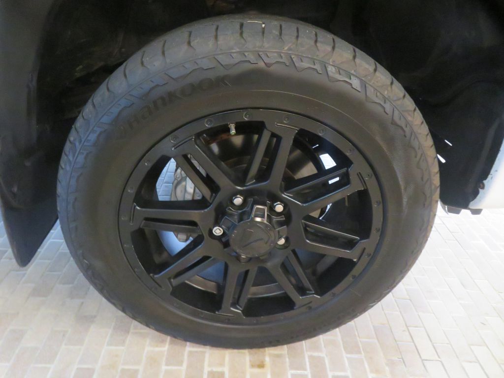 Photo 10 of this TOYOTA TUNDRA