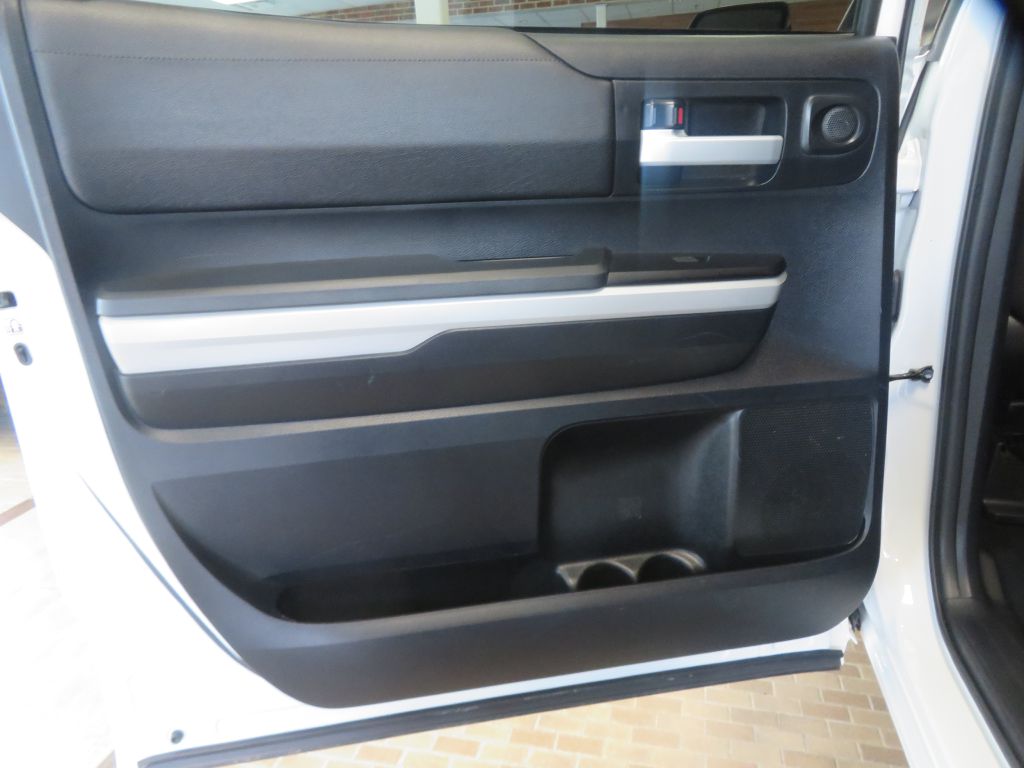 Photo 17 of this TOYOTA TUNDRA