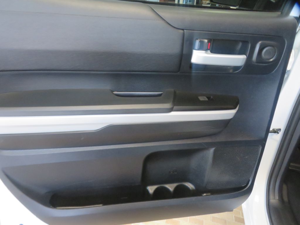 Photo 18 of this TOYOTA TUNDRA