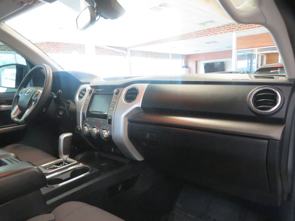 Photo 28 of this TOYOTA TUNDRA