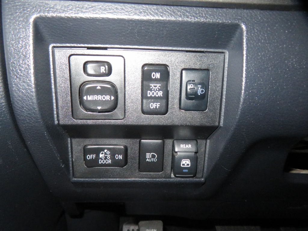 Photo 36 of this TOYOTA TUNDRA