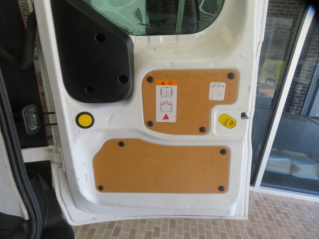 Photo 28 of this FORD TRANSIT CONNECT