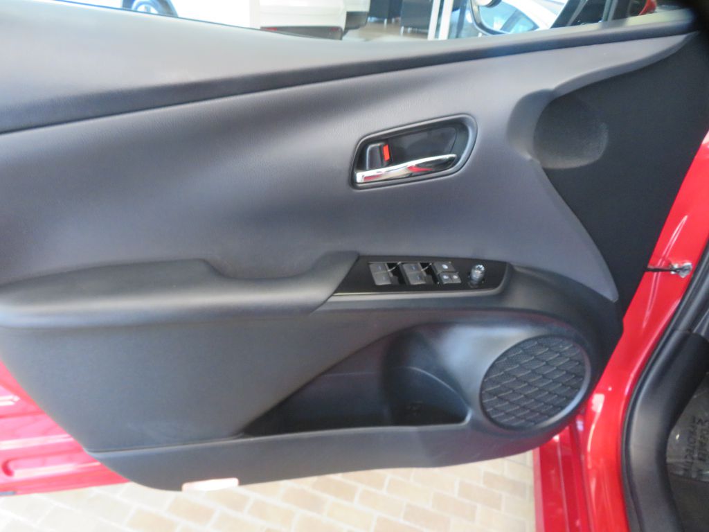 Photo 13 of this TOYOTA PRIUS PRIME