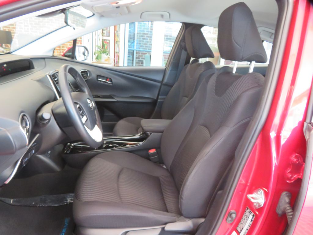 Photo 15 of this TOYOTA PRIUS PRIME