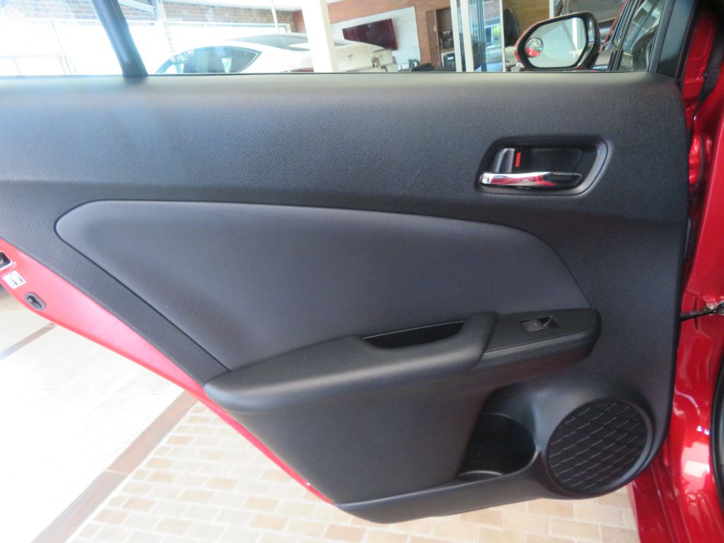 Photo 17 of this TOYOTA PRIUS PRIME