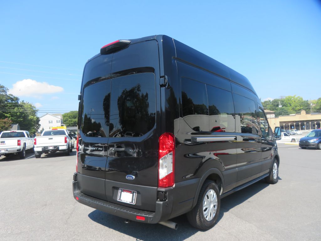 Photo 4 of this FORD TRANSIT 15 pass