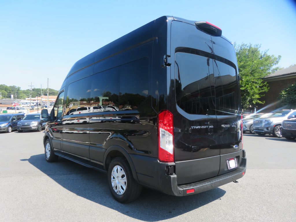Photo 6 of this FORD TRANSIT 15 pass
