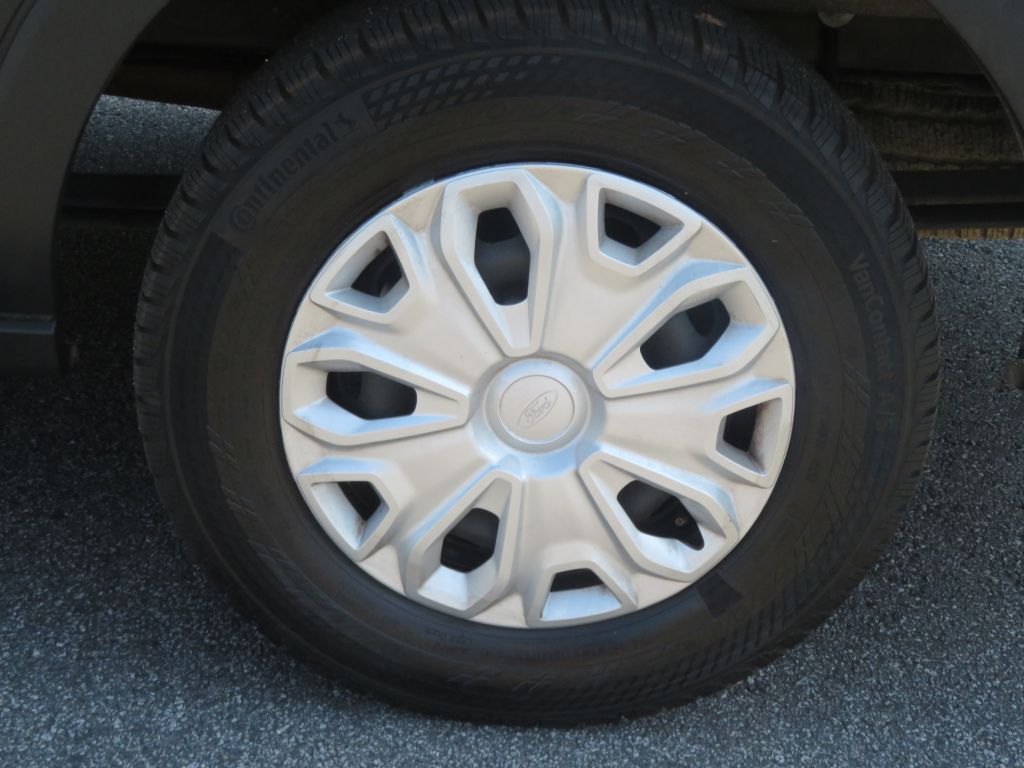 Photo 8 of this FORD TRANSIT 15 pass