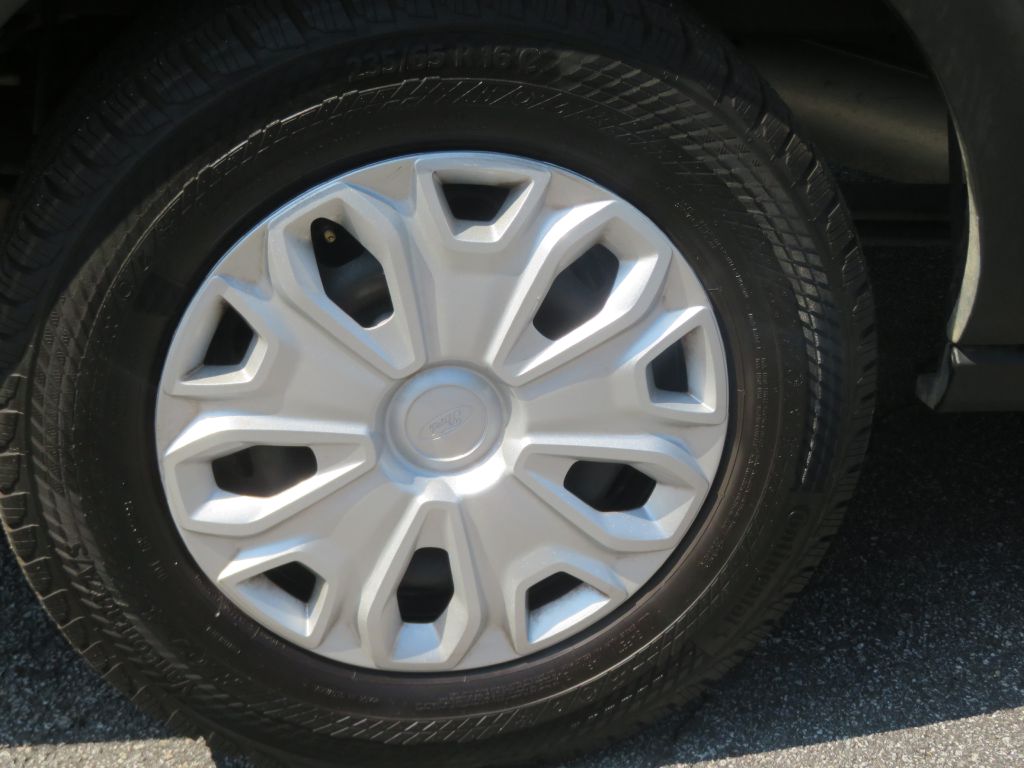 Photo 9 of this FORD TRANSIT 15 pass