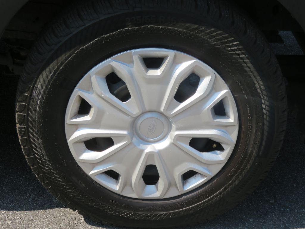 Photo 10 of this FORD TRANSIT 15 pass
