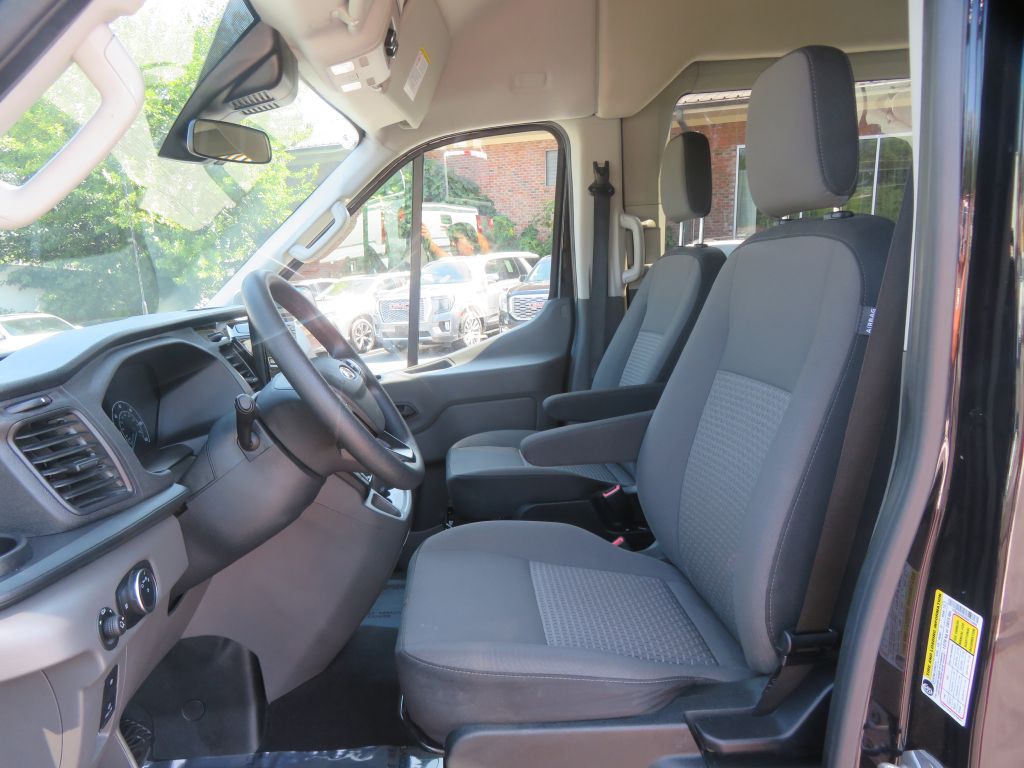 Photo 15 of this FORD TRANSIT 15 pass