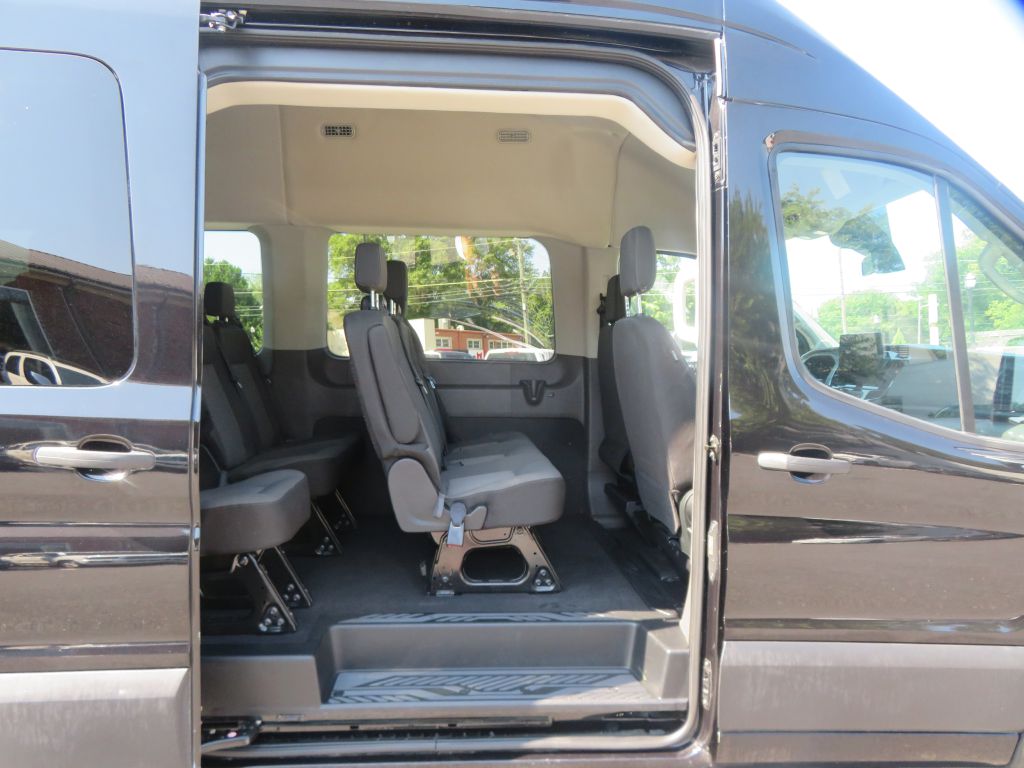 Photo 17 of this FORD TRANSIT 15 pass