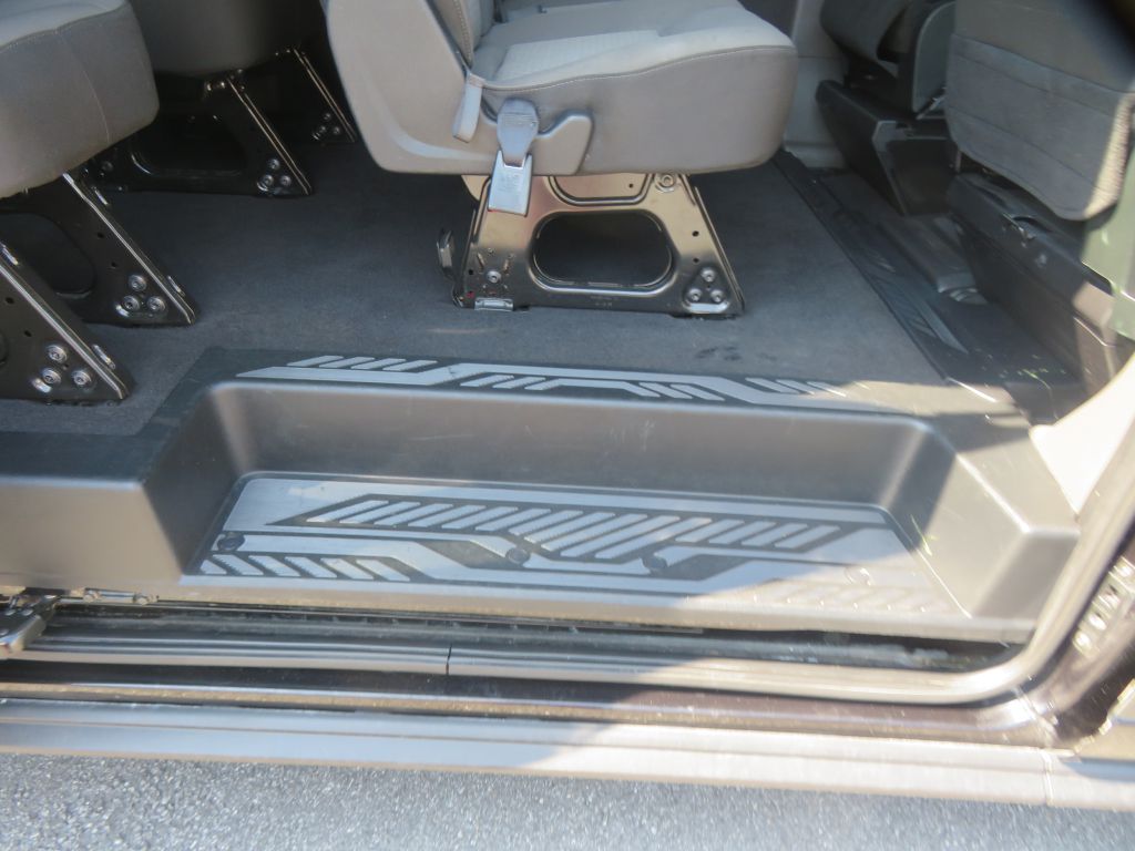 Photo 18 of this FORD TRANSIT 15 pass