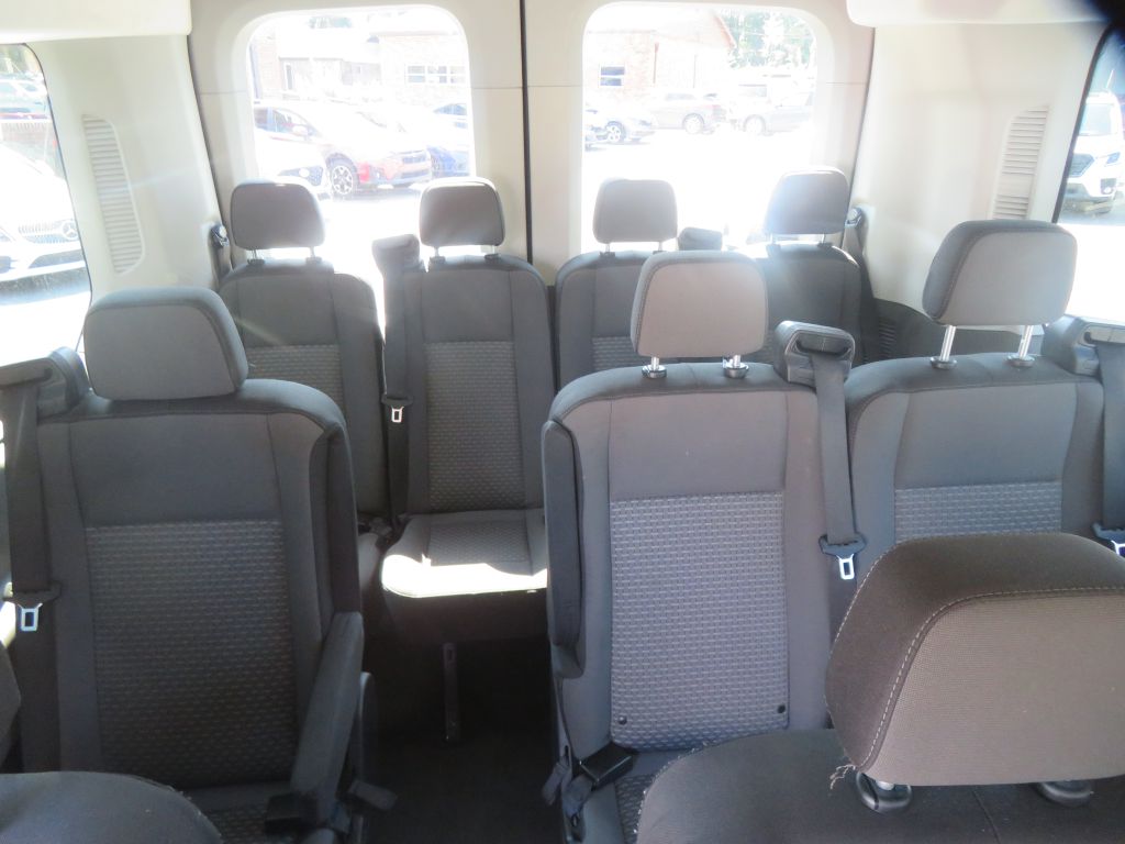 Photo 22 of this FORD TRANSIT 15 pass
