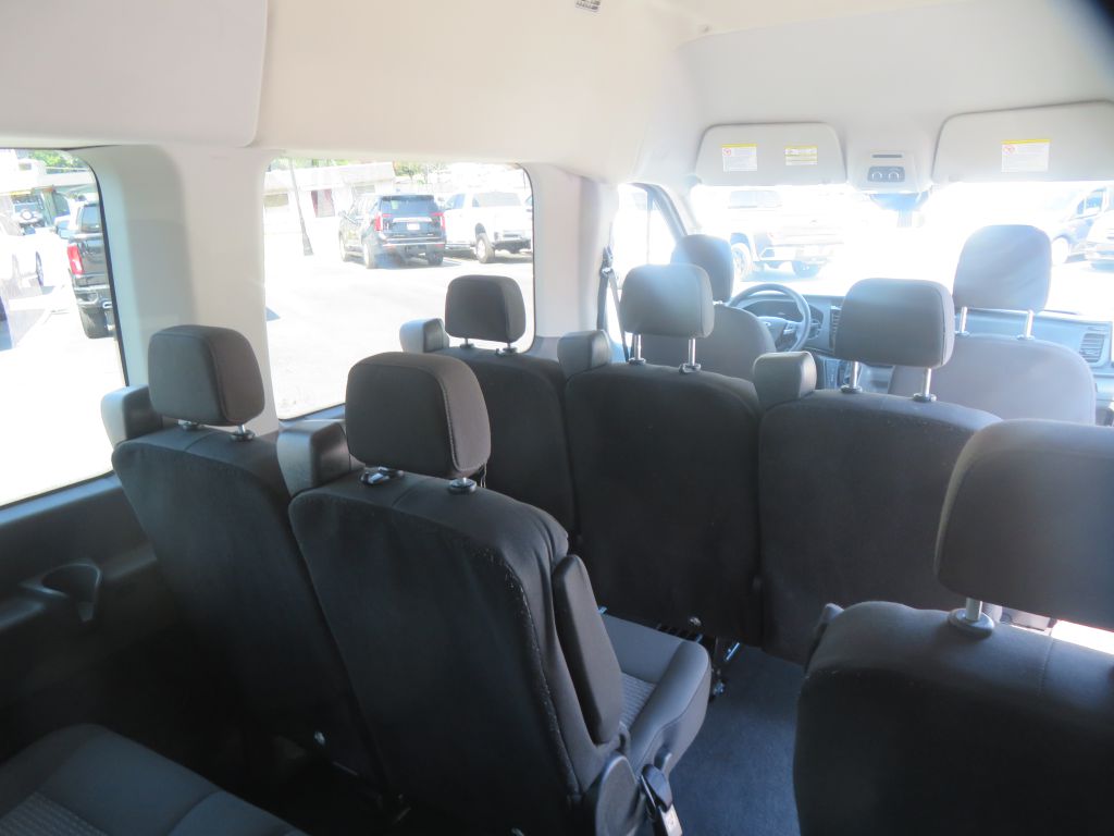 Photo 23 of this FORD TRANSIT 15 pass