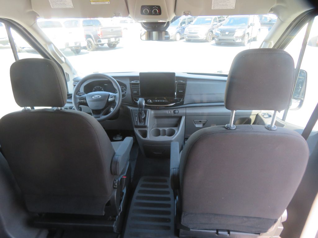 Photo 24 of this FORD TRANSIT 15 pass