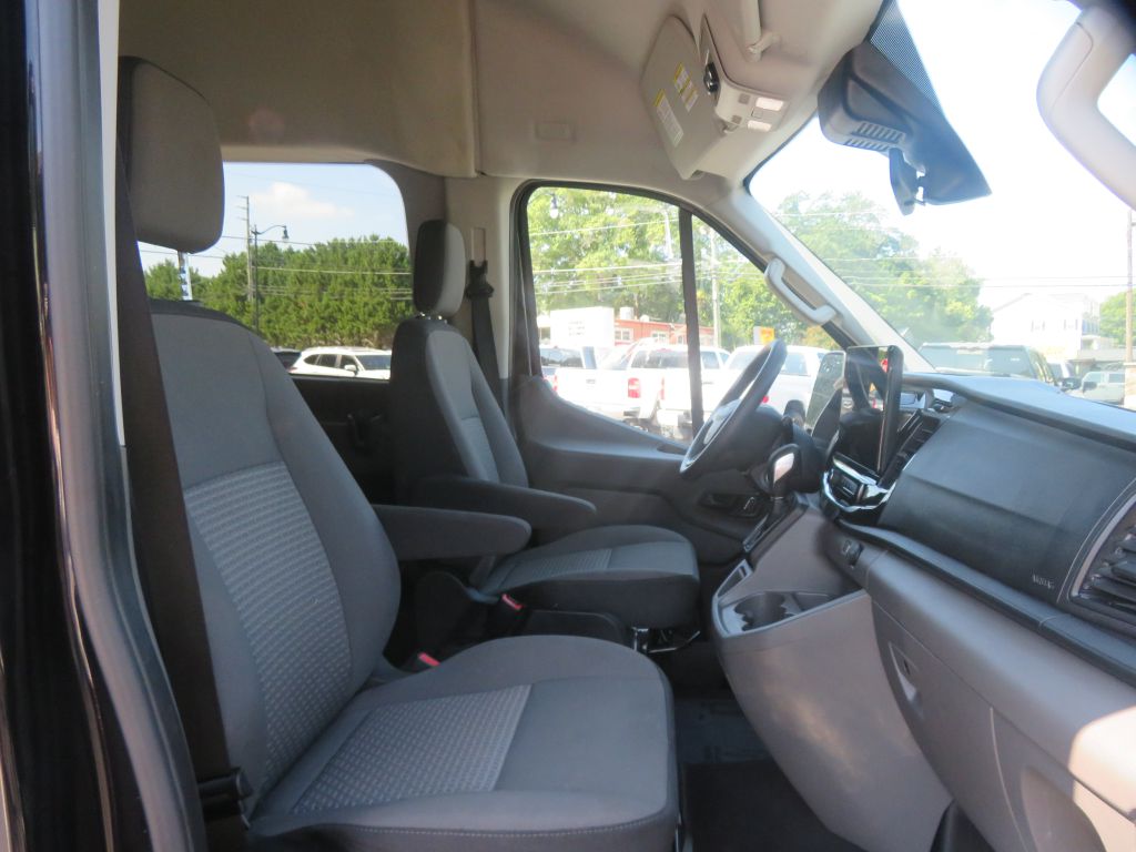 Photo 27 of this FORD TRANSIT 15 pass