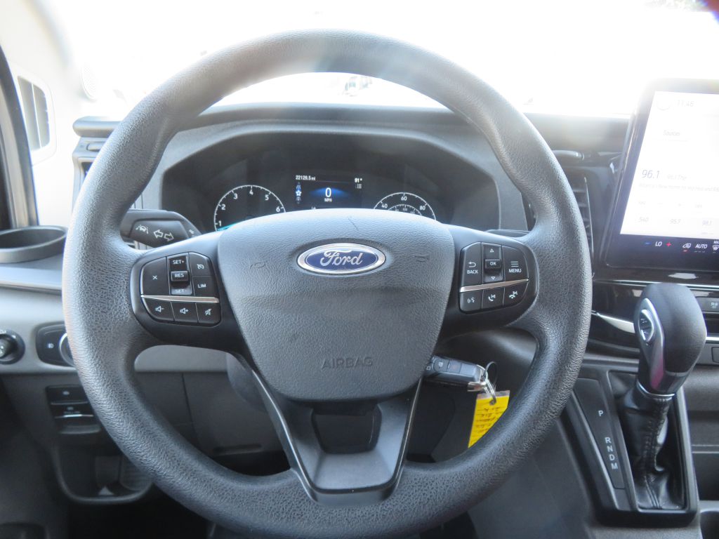Photo 32 of this FORD TRANSIT 15 pass