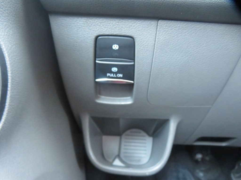Photo 38 of this FORD TRANSIT 15 pass
