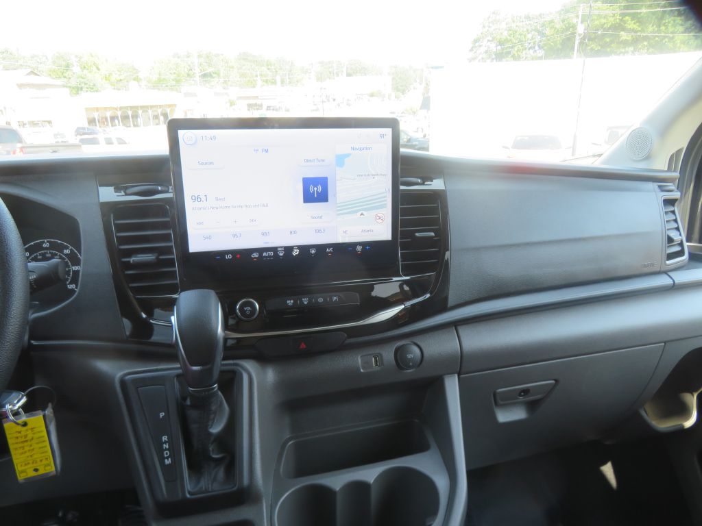 Photo 39 of this FORD TRANSIT 15 pass